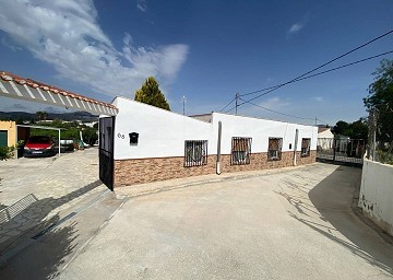4 Bed Finca with Pool and Lovely Garden Area 10 Minutes Walk To Town of Sax