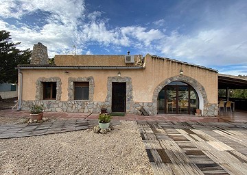 Hermosa finca en Sax, 2 dormitorios, 1 baño con potencial para mucho más.
