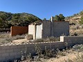 Gran parcela con construcción incompleta in Spanish Fincas