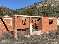 Gran parcela con construcción incompleta in Spanish Fincas