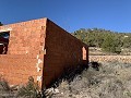 Gran parcela con construcción incompleta in Spanish Fincas