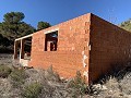 Gran parcela con construcción incompleta in Spanish Fincas
