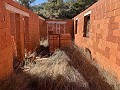 Gran parcela con construcción incompleta in Spanish Fincas