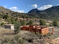 Gran parcela con construcción incompleta in Spanish Fincas
