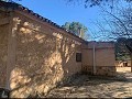 Schöne, netzunabhängige Finca mit 4 Schlafzimmern und 1 Bad in Almansa. in Spanish Fincas