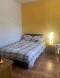 Schöne, netzunabhängige Finca mit 4 Schlafzimmern und 1 Bad in Almansa. in Spanish Fincas