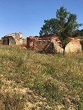 Schöne, netzunabhängige Finca mit 4 Schlafzimmern und 1 Bad in Almansa. in Spanish Fincas
