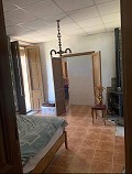 Schöne, netzunabhängige Finca mit 4 Schlafzimmern und 1 Bad in Almansa. in Spanish Fincas