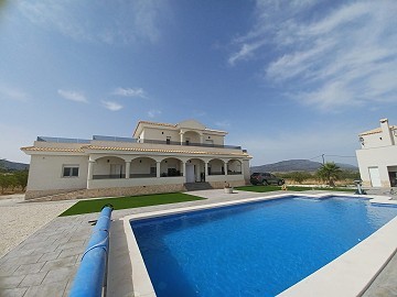 Schöne Villa mit 6 Schlafzimmern und 5 Bädern in Pinoso.