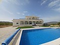 Schöne Villa mit 6 Schlafzimmern und 5 Bädern in Pinoso. in Spanish Fincas