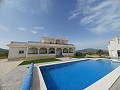 Schöne Villa mit 6 Schlafzimmern und 5 Bädern in Pinoso. in Spanish Fincas