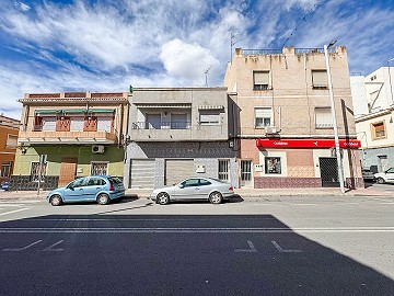 Maravillosa Casa de Pueblo con oportunidad de Negocio en Elda