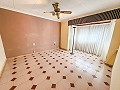 Wonderful Town House with Business Opportunity in Elda in Spanish Fincas