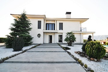 Beautiful 4 bed 2 Bath Villa in Villena.