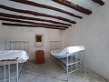 Schönes Landhaus mit 6 Schlafzimmern und 1 Bad in Yecla. in Spanish Fincas