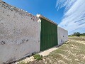 Schönes Landhaus mit 6 Schlafzimmern und 1 Bad in Yecla. in Spanish Fincas