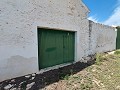 Schönes Landhaus mit 6 Schlafzimmern und 1 Bad in Yecla. in Spanish Fincas