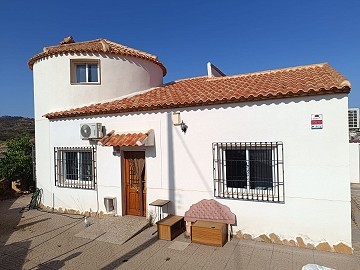Lovely 3 Bedroom 2 Bathroom Villa in Fortuna.