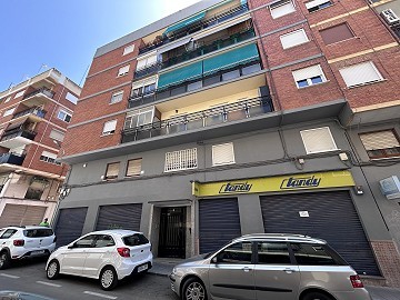 Gezellig appartement met 4 slaapkamers, lift en balkon in Elda