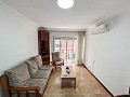 Gezellig appartement met 4 slaapkamers, lift en balkon in Elda in Spanish Fincas
