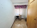 Gezellig appartement met 4 slaapkamers, lift en balkon in Elda in Spanish Fincas
