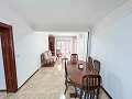 Gezellig appartement met 4 slaapkamers, lift en balkon in Elda in Spanish Fincas