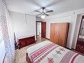 Gezellig appartement met 4 slaapkamers, lift en balkon in Elda in Spanish Fincas