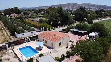 Prachtige villa met 4 slaapkamers en 1 badkamer in Villena.