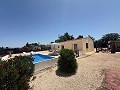 Prachtige villa met 4 slaapkamers en 1 badkamer in Villena. in Spanish Fincas