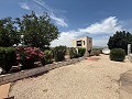 Prachtige villa met 4 slaapkamers en 1 badkamer in Villena. in Spanish Fincas