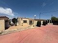 Prachtige villa met 4 slaapkamers en 1 badkamer in Villena. in Spanish Fincas