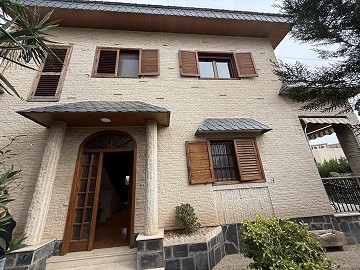 Belle villa de 4 chambres et 2 salles de bain dans l'un des quartiers les plus prestigieux d'Elda