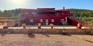 Prachtige villa met 5 slaapkamers en 4 badkamers in Encebras(Pinoso) met prachtig uitzicht!