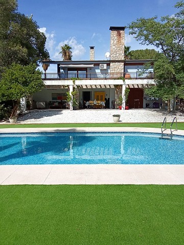 Exclusive 4 Bed 3 Bath Villa in Loma Bada Petrer.