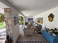 Exklusive Villa mit 4 Schlafzimmern und 3 Bädern in Loma Bada Petrer. in Spanish Fincas