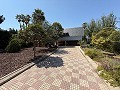 Exklusive Villa mit 4 Schlafzimmern und 3 Bädern in Loma Bada Petrer. in Spanish Fincas