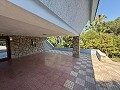 Exklusive Villa mit 4 Schlafzimmern und 3 Bädern in Loma Bada Petrer. in Spanish Fincas