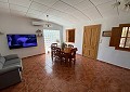 Villa mit 3 Schlafzimmern und 2 Bädern sowie Gästehaus mit 3 Schlafzimmern und 1 Bad in Salinas. in Spanish Fincas