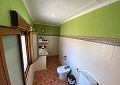 Villa mit 3 Schlafzimmern und 2 Bädern sowie Gästehaus mit 3 Schlafzimmern und 1 Bad in Salinas. in Spanish Fincas