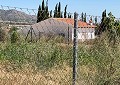 Villa mit 3 Schlafzimmern und 2 Bädern sowie Gästehaus mit 3 Schlafzimmern und 1 Bad in Salinas. in Spanish Fincas