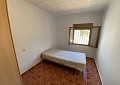 Villa mit 3 Schlafzimmern und 2 Bädern sowie Gästehaus mit 3 Schlafzimmern und 1 Bad in Salinas. in Spanish Fincas
