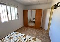 Villa mit 3 Schlafzimmern und 2 Bädern sowie Gästehaus mit 3 Schlafzimmern und 1 Bad in Salinas. in Spanish Fincas