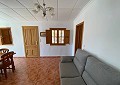 Villa mit 3 Schlafzimmern und 2 Bädern sowie Gästehaus mit 3 Schlafzimmern und 1 Bad in Salinas. in Spanish Fincas