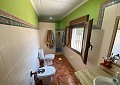 Villa mit 3 Schlafzimmern und 2 Bädern sowie Gästehaus mit 3 Schlafzimmern und 1 Bad in Salinas. in Spanish Fincas