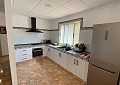 Villa mit 3 Schlafzimmern und 2 Bädern sowie Gästehaus mit 3 Schlafzimmern und 1 Bad in Salinas. in Spanish Fincas