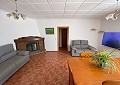 Villa mit 3 Schlafzimmern und 2 Bädern sowie Gästehaus mit 3 Schlafzimmern und 1 Bad in Salinas. in Spanish Fincas