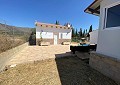 Villa mit 3 Schlafzimmern und 2 Bädern sowie Gästehaus mit 3 Schlafzimmern und 1 Bad in Salinas. in Spanish Fincas