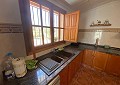 Villa mit 3 Schlafzimmern und 2 Bädern sowie Gästehaus mit 3 Schlafzimmern und 1 Bad in Salinas. in Spanish Fincas