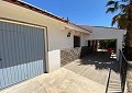 Villa mit 3 Schlafzimmern und 2 Bädern sowie Gästehaus mit 3 Schlafzimmern und 1 Bad in Salinas. in Spanish Fincas