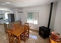 Villa mit 3 Schlafzimmern und 2 Bädern sowie Gästehaus mit 3 Schlafzimmern und 1 Bad in Salinas. in Spanish Fincas